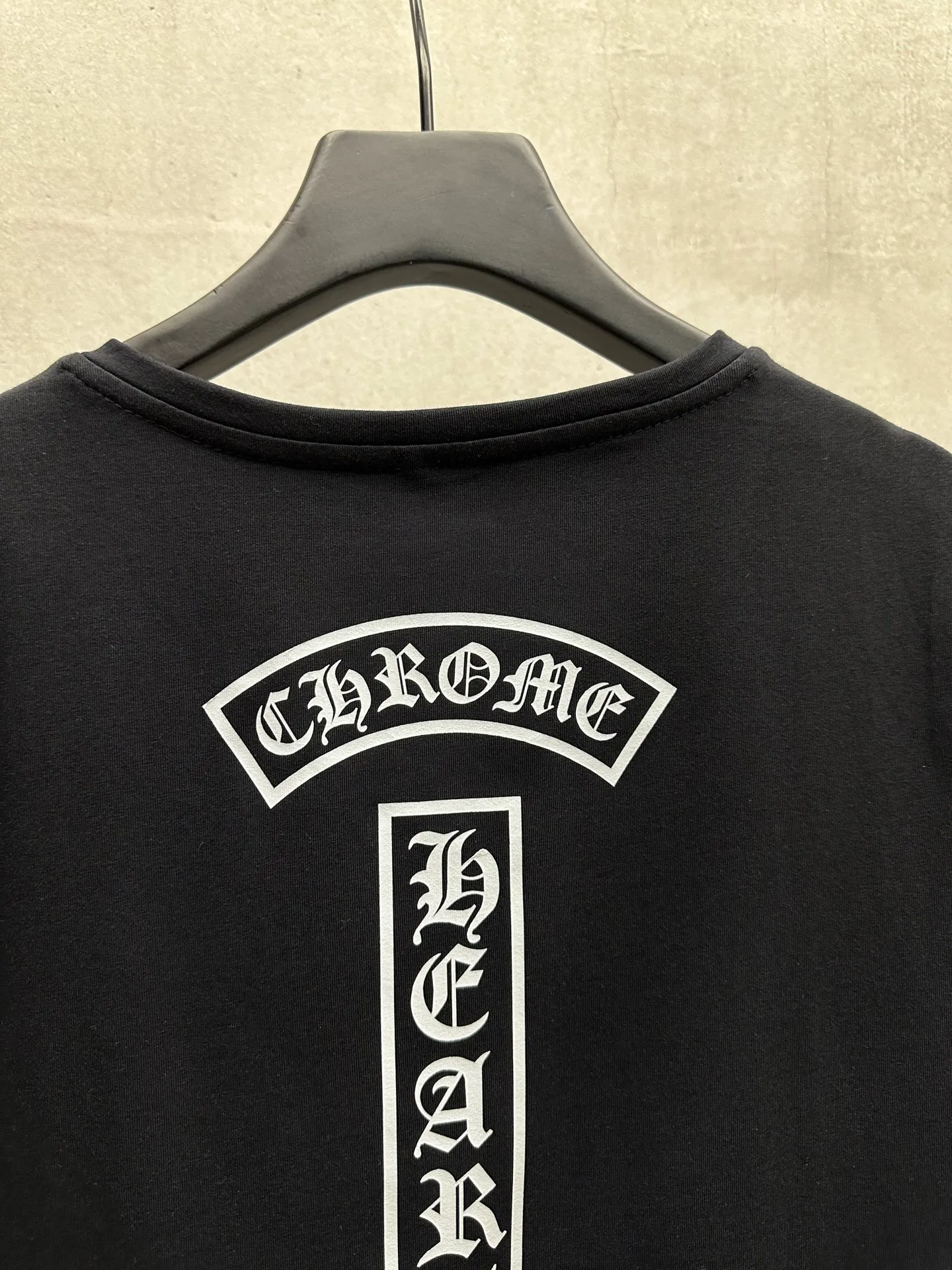 P126 #069 CHROME HEARTS 25SS women's T-shirt Made of 220G original consistent fabric V-neck women's waist style The whole body adopts imported digital direct printing Color: black white Size: S M L